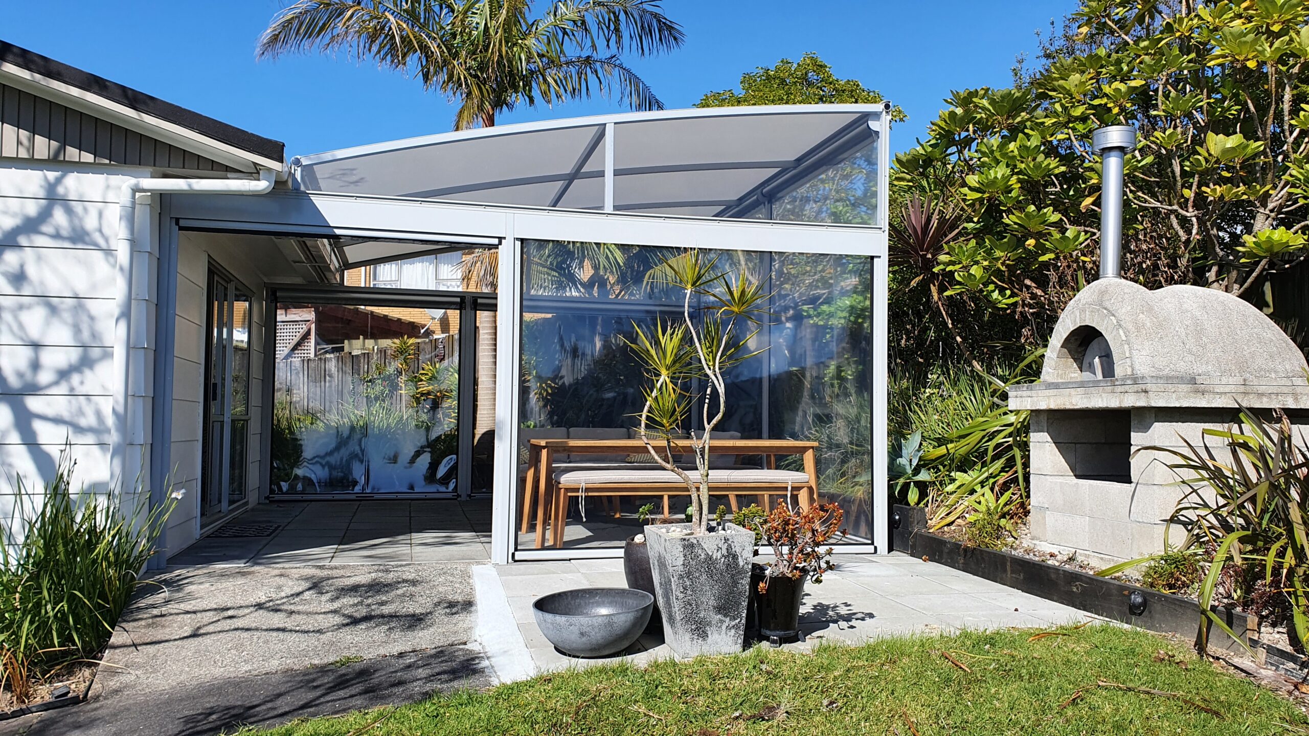 The Benefits of Glidetrak Outdoor Blinds for Better Airflow | Fresco Shades