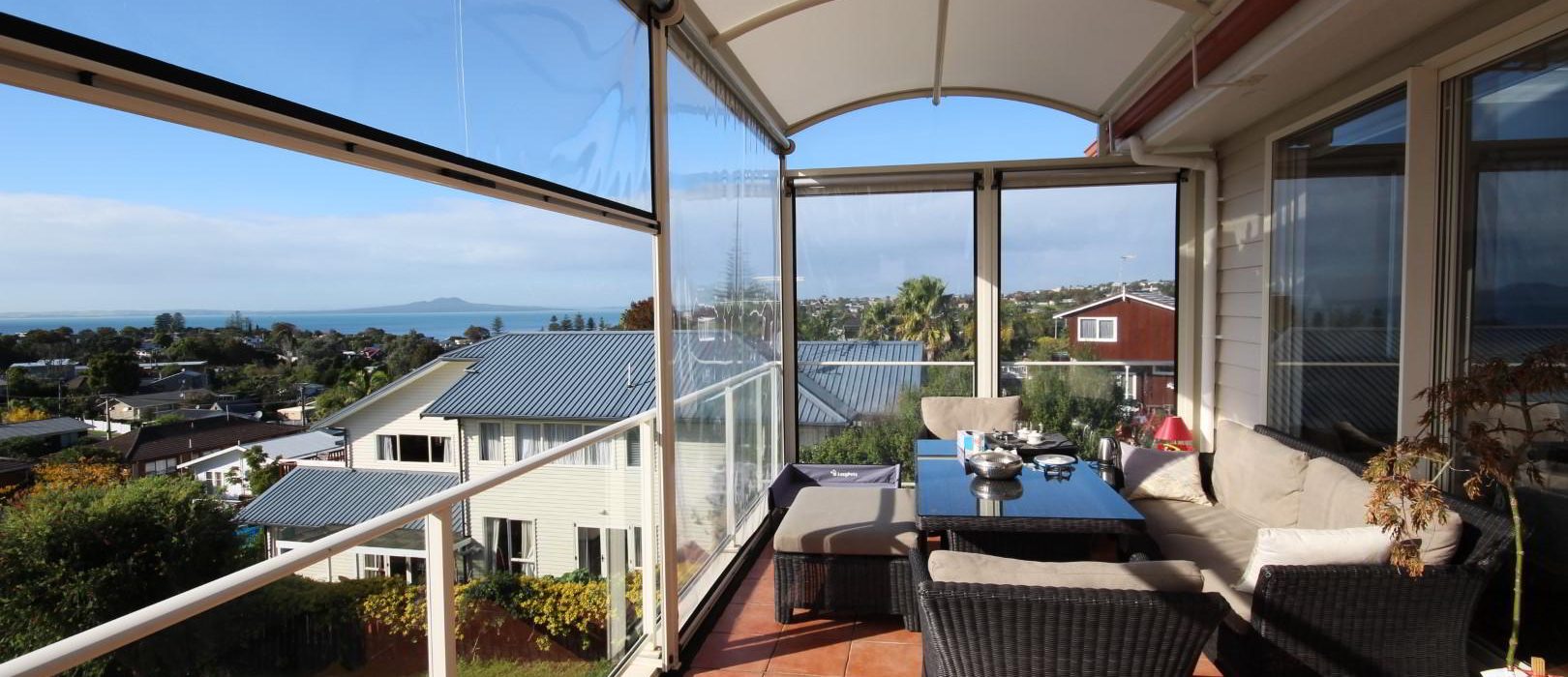 zhang-outdoor-canopy-room-fresco